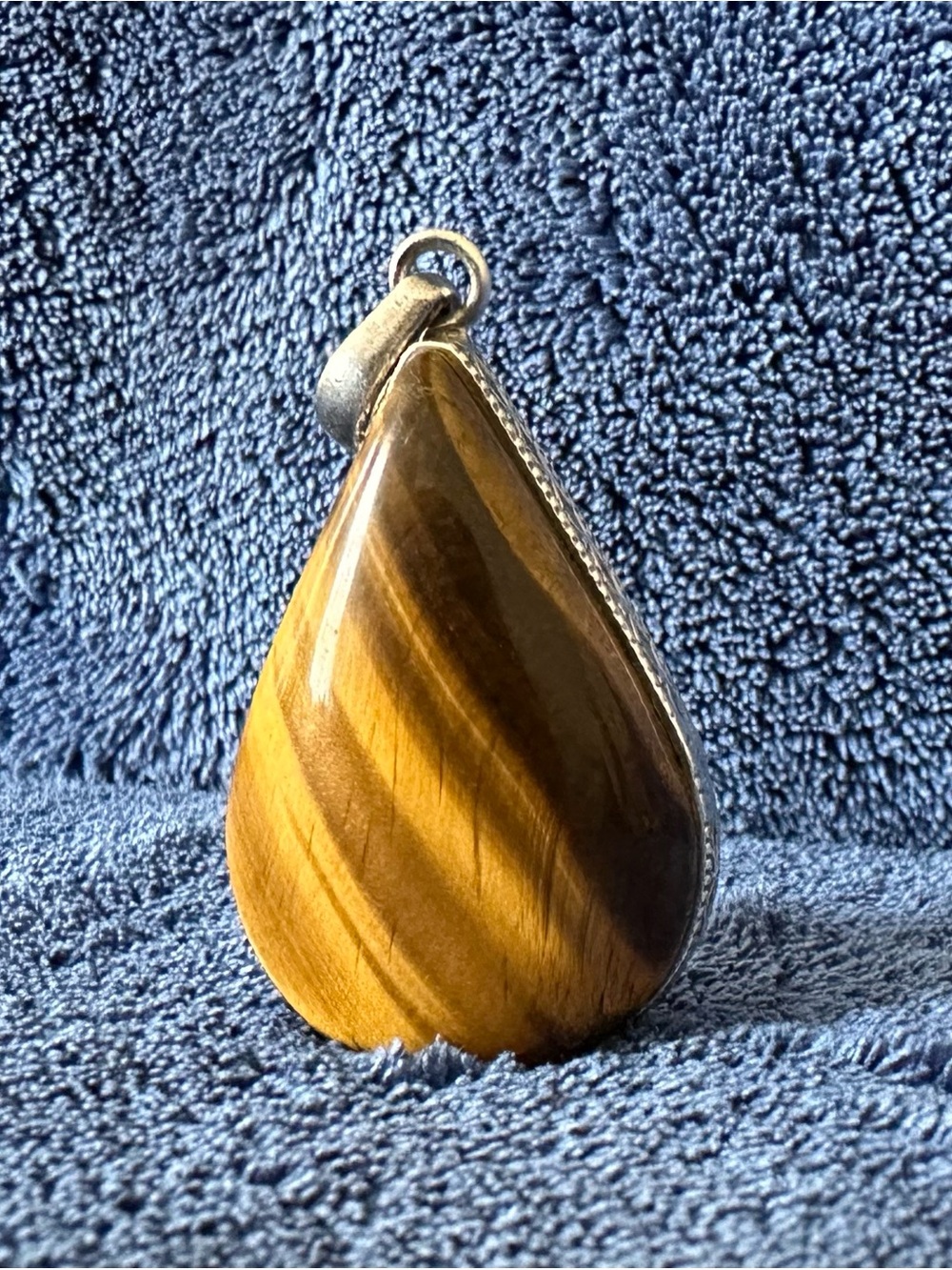 BEAUTIFUL TIGERS EYE, TEARDROP PENDANT, SILVER FRAMED.